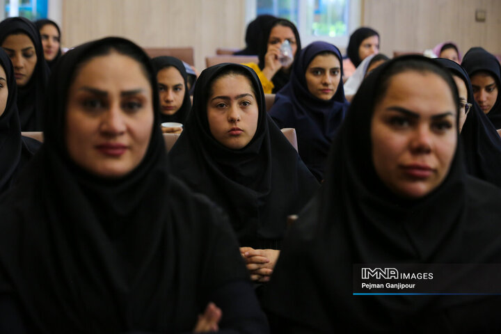 آیین تجلیل از قهرمانان و افتخارآفرینان ملی و بین‌المللی منطقه 10 اصفهان