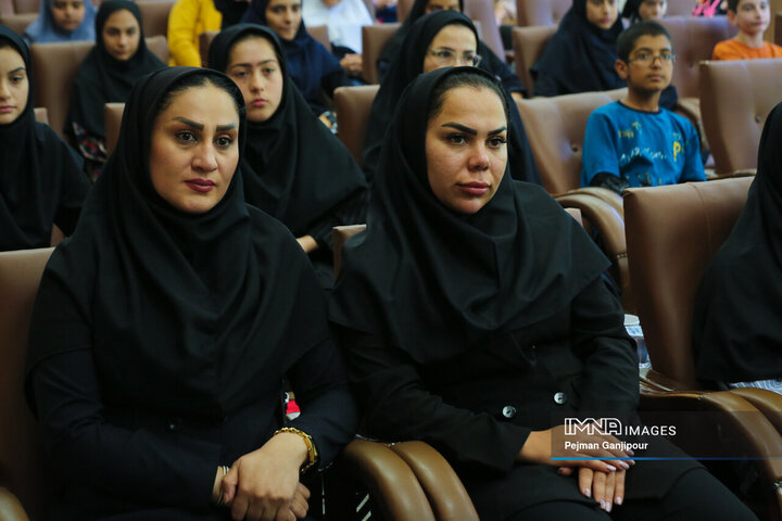 آیین تجلیل از قهرمانان و افتخارآفرینان ملی و بین‌المللی منطقه 10 اصفهان