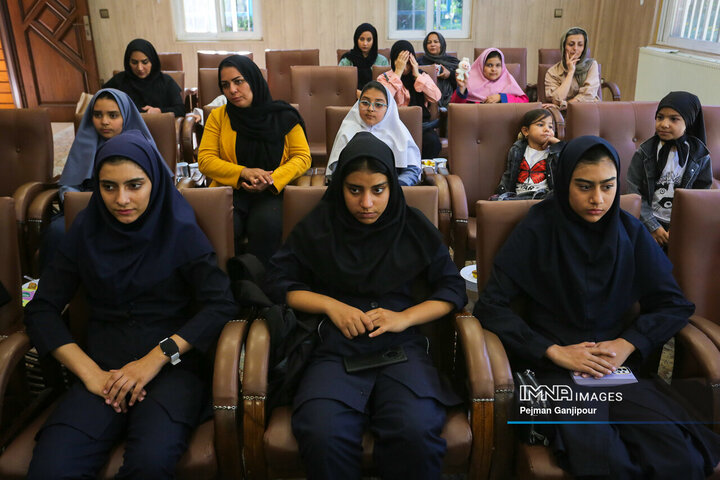 آیین تجلیل از قهرمانان و افتخارآفرینان ملی و بین‌المللی منطقه 10 اصفهان