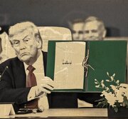 دیپلماسی در لباس فریب