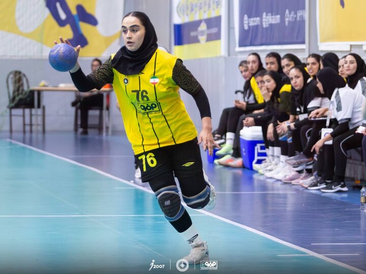 حضور نیافتن آذرخش در زمین بازی/ سپاهان همچنان بر نوار پیروزی