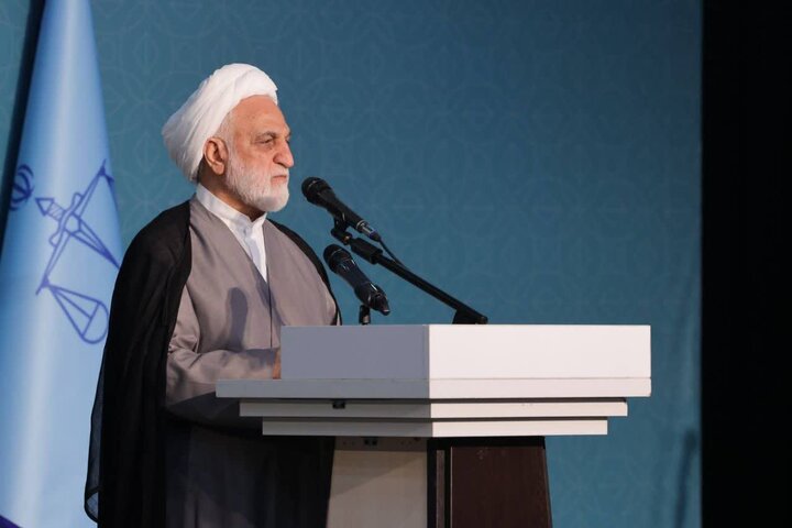 دانشجویان برای رفع چالشهای اقتصادی، فرهنگی و اجتماعی تلاش کنند دانشجویان برای رفع چالشهای اقتصادی، فرهنگی و اجتماعی تلاش کنند
