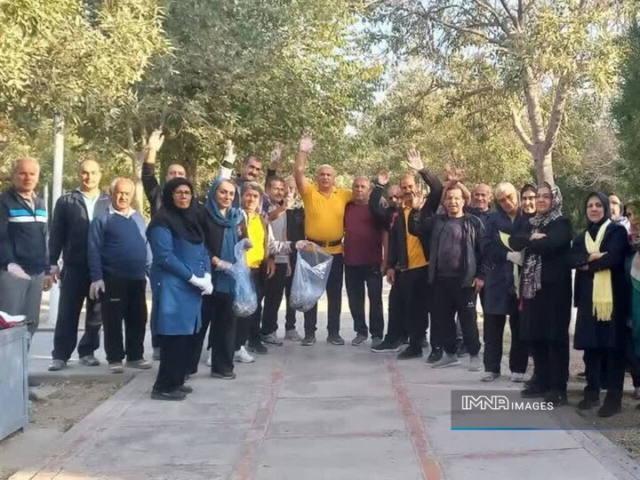 پاکسازی پارک از فیلترهای سیگار به همت ورزشکاران منطقه ۱۰ اصفهان در هفته تربیت بدنی پاکسازی پارک از فیلترهای سیگار به همت ورزشکاران منطقه ۱۰ اصفهان در هفته تربیت بدنی