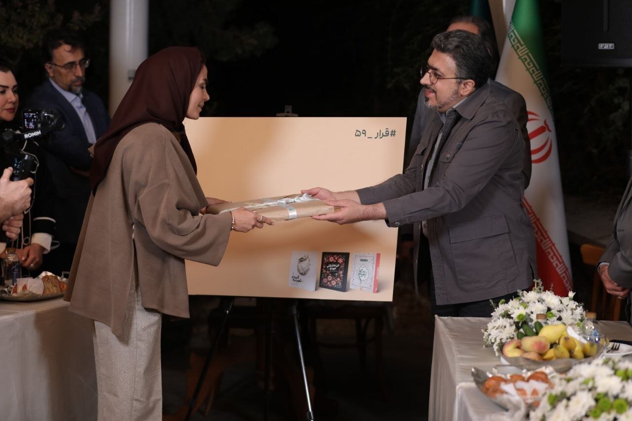 رونمایی از ۳ کتاب سیدمحمد سادات اخوی