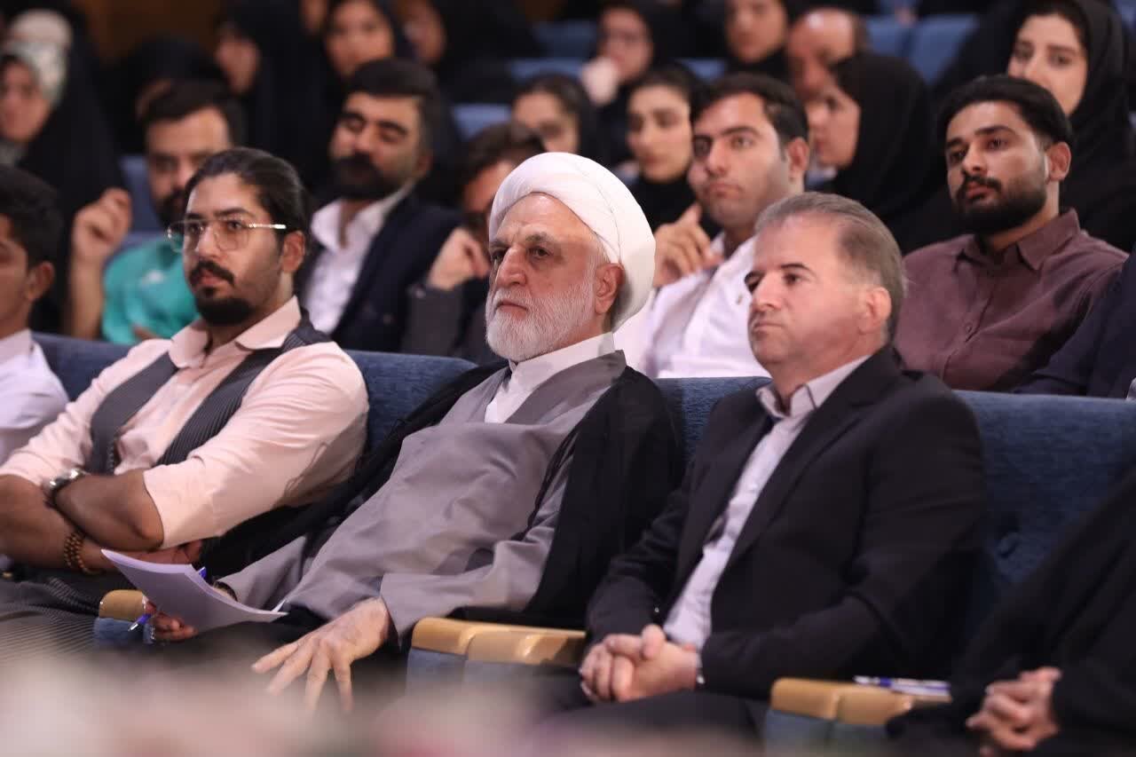 دانشجویان برای رفع چالش‌های اقتصادی، فرهنگی و اجتماعی تلاش کنند