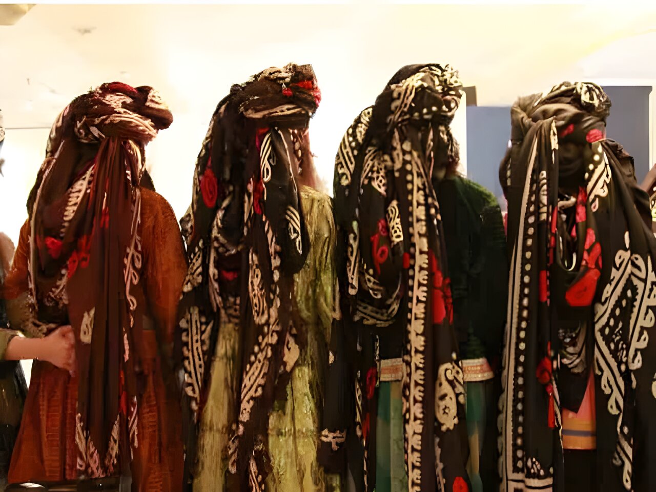 لباس لری، میراث رنگ و ریشه در دامنههای زاگرس