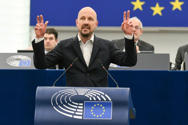 انتقاد تند نماینده اروپایی از محکومیت نکردن حملات آمریکا و اسرائیل به ایران