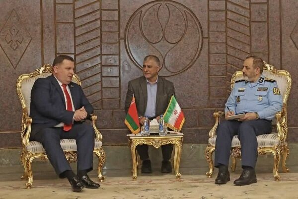 دیدار رئیس کمیته دولتی همکاریهای نظامی - صنعتی بلاروس با وزیر دفاع جمهوری اسلامی ایران