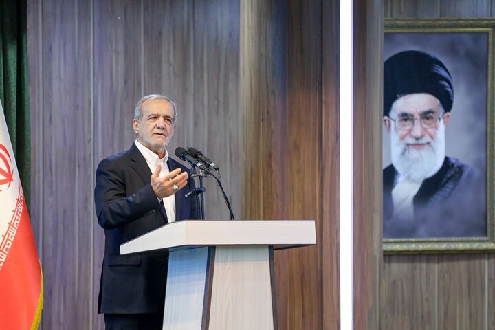 پزشکیان: مشکلات مردم بابد با محوریت مساجد و ائمه جماعت رفع شود