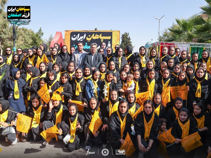 تجدید میثاق خانواده سپاهان با شهدا تجدید میثاق خانواده سپاهان با شهدا