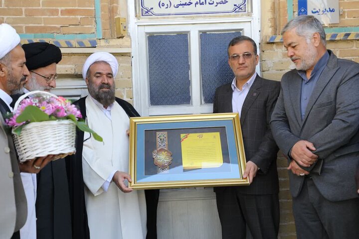 گلباران حجره طلبگی امام خمینی (ره) در مدرسه سپهداری اراک