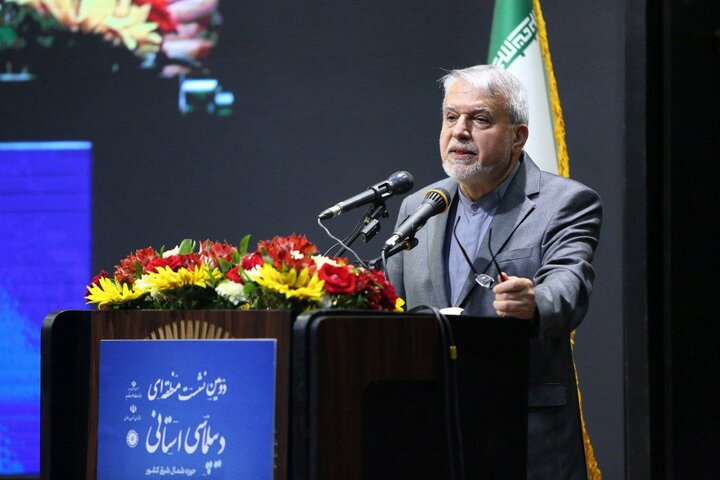 تاکید وزیر میراث فرهنگی بر تفویض اختیار هوشمند و قانونمند به استانداران تاکید وزیر میراث فرهنگی بر تفویض اختیار هوشمند و قانونمند به استانداران