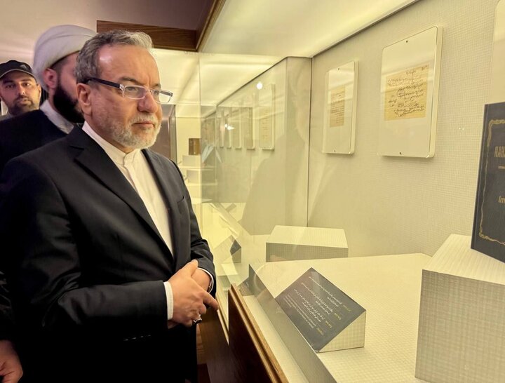 عراقچی از منزل پدری رهبر انقلاب در مشهد دیدن کرد