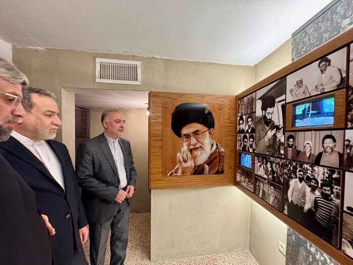 عراقچی از منزل پدری رهبر انقلاب در مشهد دیدن کرد