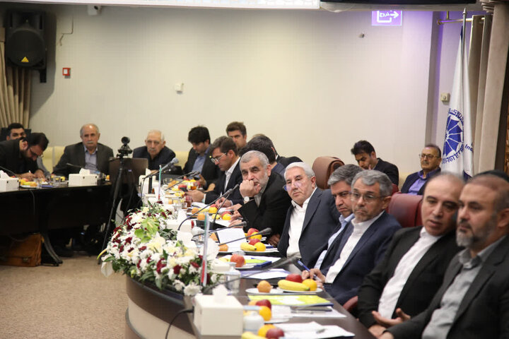 نیاز ارزی و تأمین مواد اولیه، مهم‌ترین چالش واحدهای تولیدی استان است