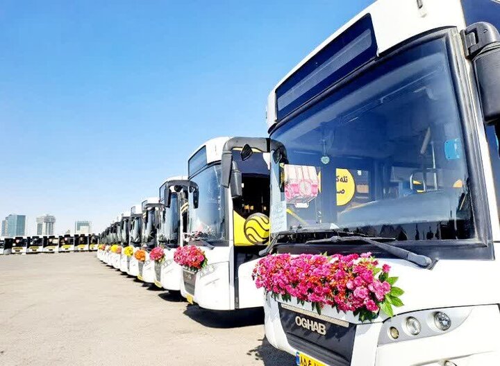 ۴۵ اتوبوس آراسته ۲۰۰۰ زوج جوان اصفهانی را به‌سوی زندگی مشترک همراهی می‌کنند