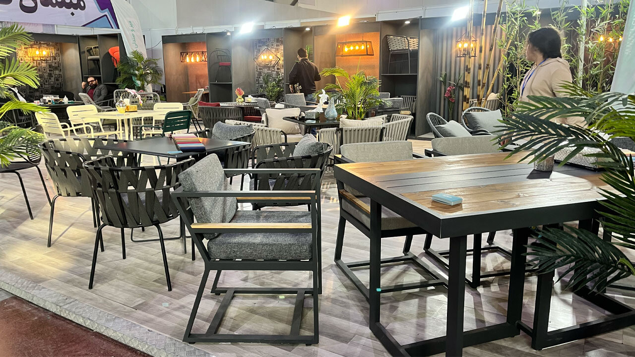 مبلمان باغی متنوع هنگام خرید