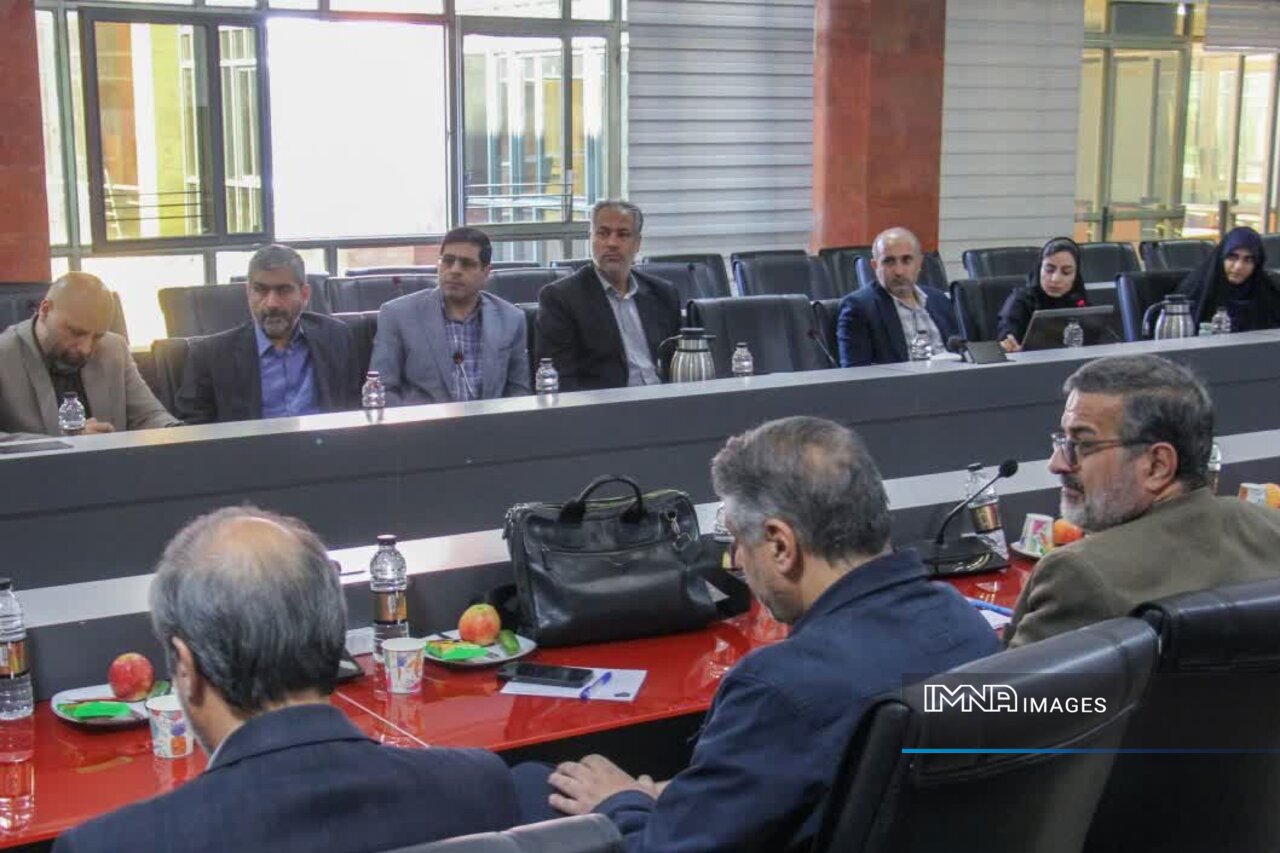 بررسی نیازهای کالبدی و نرمافزاری آینده اصفهان در قالب برنامه جامع شهر
