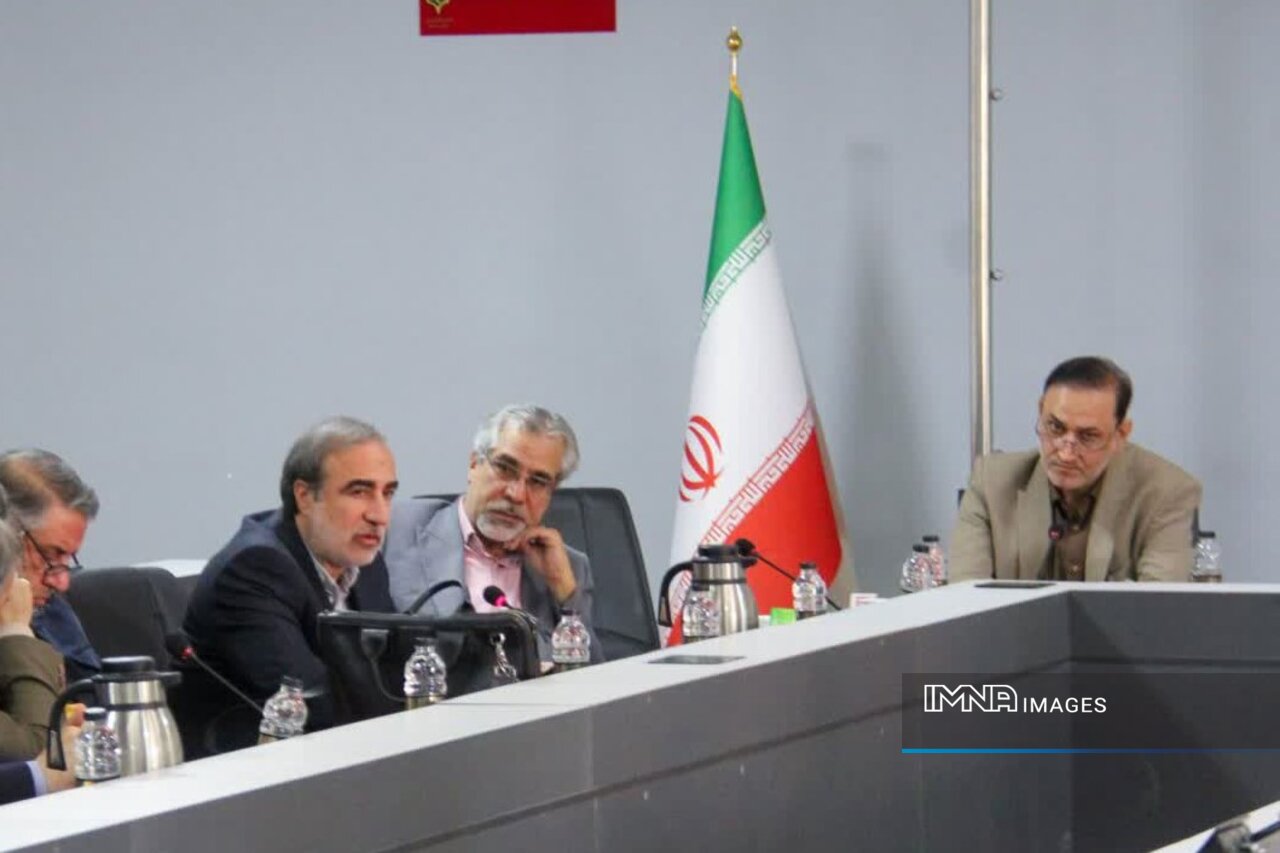 بررسی نیازهای کالبدی و نرمافزاری آینده اصفهان در قالب برنامه جامع شهر
