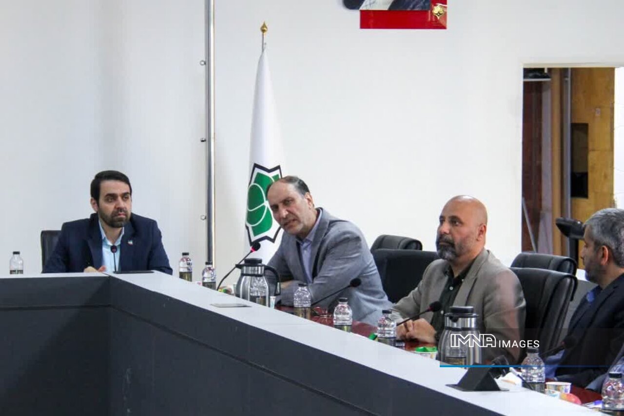 بررسی نیازهای کالبدی و نرمافزاری آینده اصفهان در قالب برنامه جامع شهر