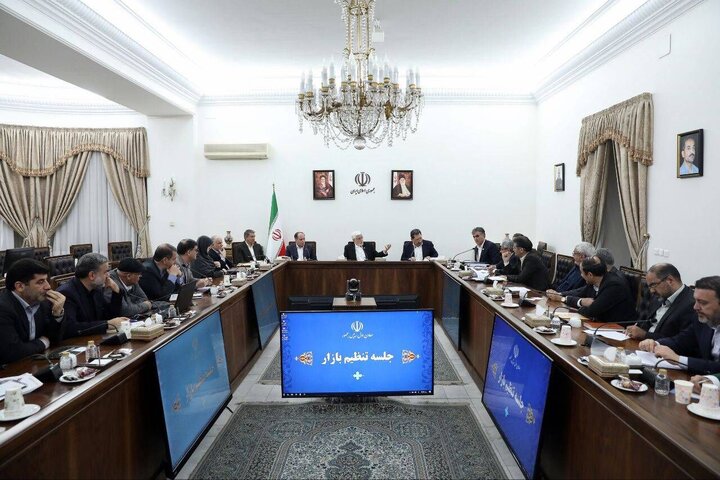 عارف: مسئولان اختلافها را در تریبونها مطرح نکنند