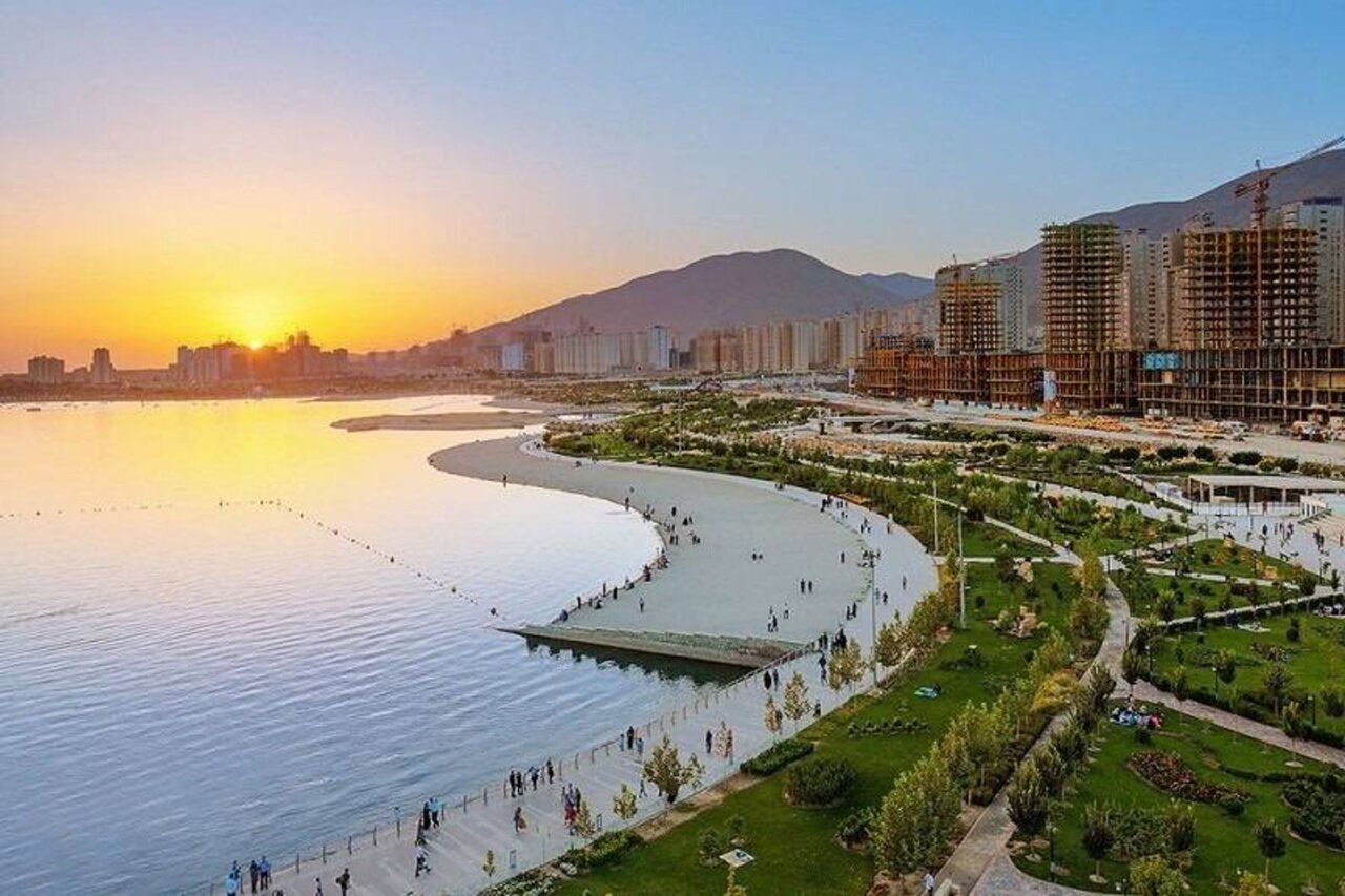 تهران‌گردی بر مدار نشاط