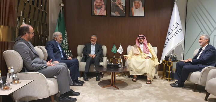 وزیر بهداشت وارد ریاض شد