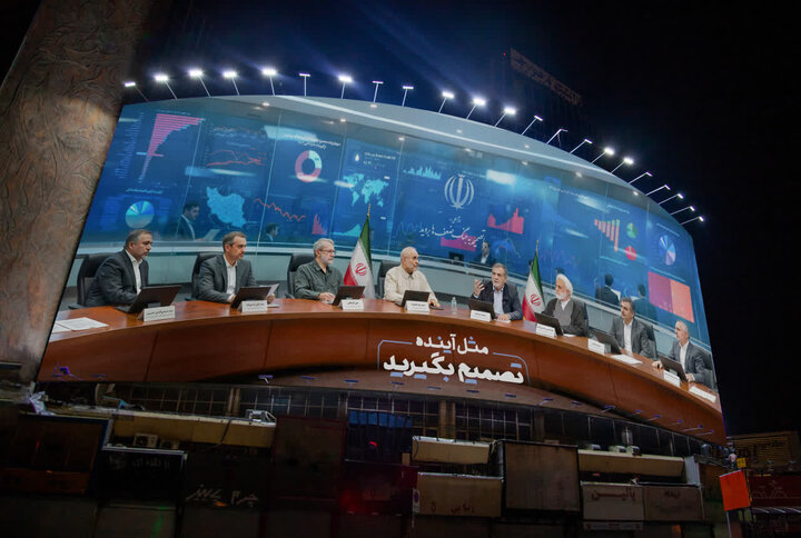 بر دیوارنگاره میدان ولیعصر نقش بست: «مثل آینده تصمیم بگیرید»