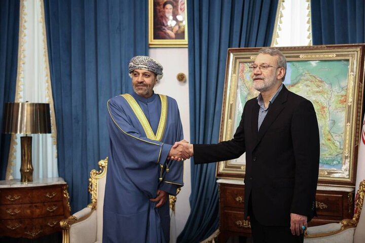 وزیر کشور عمان با دبیر شورای عالی امنیت ملی دیدار کرد/ دعوت از لاریجانی برای سفر به مسقط