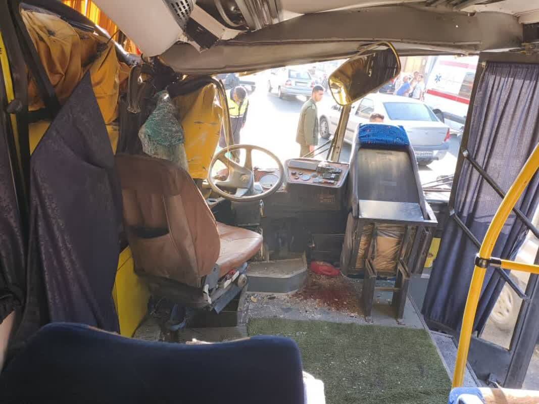 تصادف ۲ دستگاه اتوبوس در جاده مخصوص کرج به تهران / 26 نفر مصدوم شدند