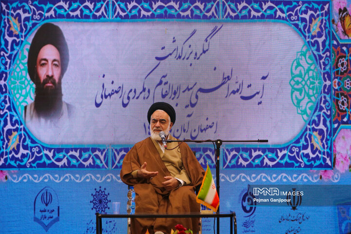 اندازه وسع خود باید از زندگی و سیره‌ علما بهره بگیریم