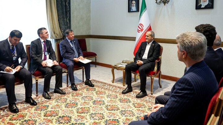 برای کمک به توسعه اقتصادی در منطقه، می‌توان پول مشترک ایجاد کرد