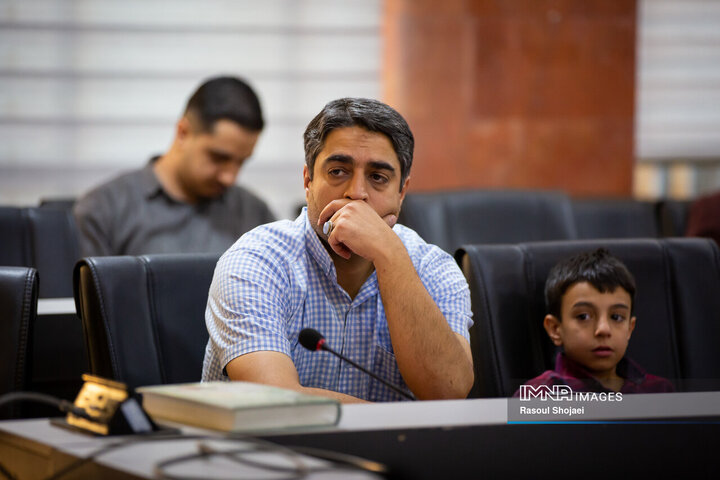 آیین رونمایی از کتاب «بال‌های زخمی طاووس»