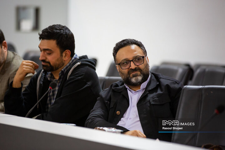 آیین رونمایی از کتاب «بال‌های زخمی طاووس»