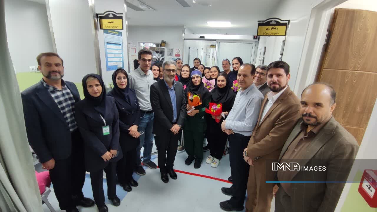 مدیر منطقه ۱۳ اصفهان از کادر درمان بیمارستان رز قدردانی کرد