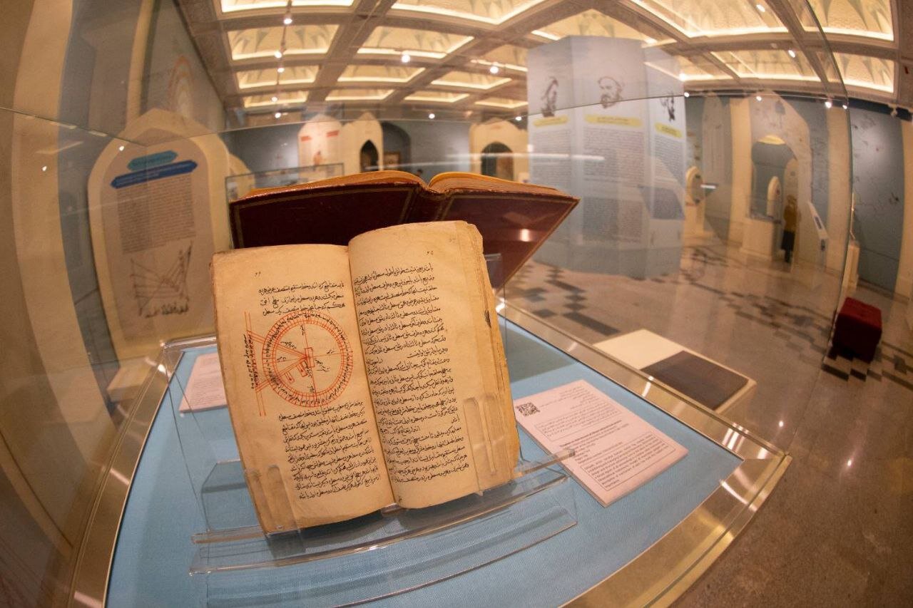 بالندگی کتابخانه و موزه ملی ملک در پرتوی سنت حسنه وقف