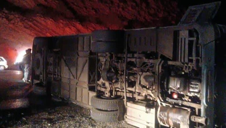 واژگونی اتوبوس در محور ایلام به سرابله  با ۱۸ مصدوم و یک فوتی