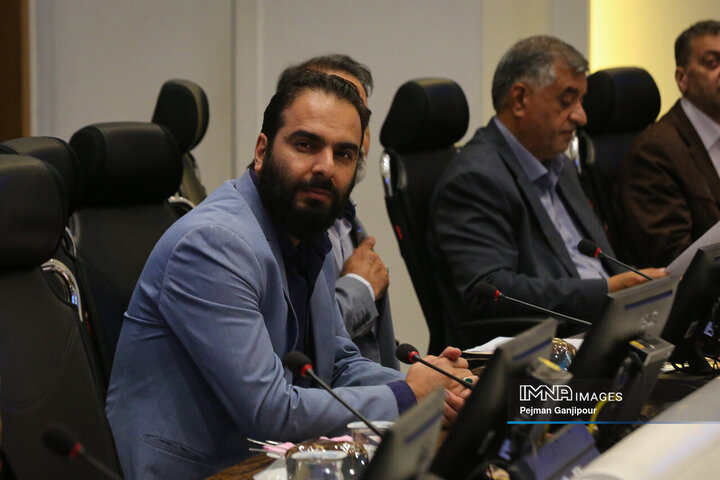 نشست هم‌اندیشی مدیریت شهری و اعضای شورای شهرهای اصفهان و کرمان