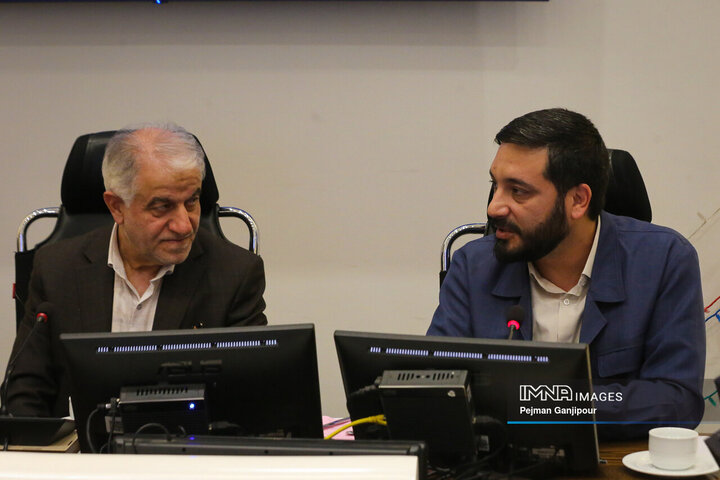 نشست هم‌اندیشی مدیریت شهری و اعضای شورای شهرهای اصفهان و کرمان