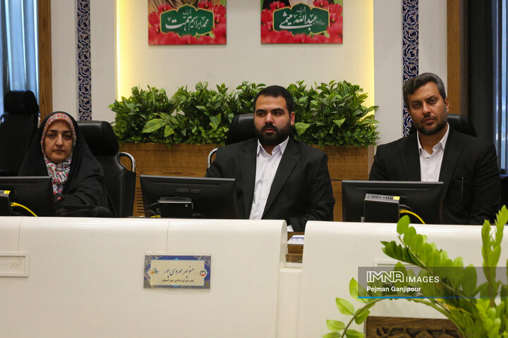 نشست هم‌اندیشی مدیریت شهری و اعضای شورای شهرهای اصفهان و کرمان