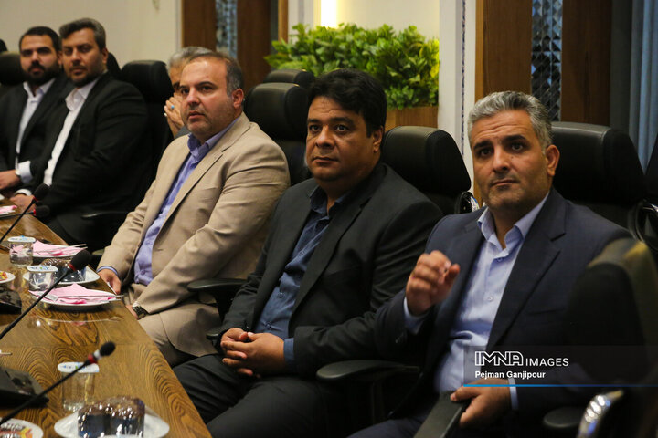 نشست هم‌اندیشی مدیریت شهری و اعضای شورای شهرهای اصفهان و کرمان