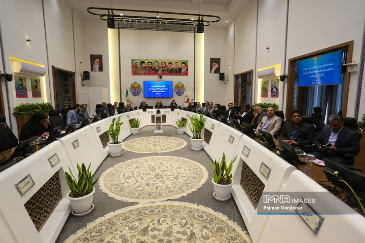 نشست هم‌اندیشی مدیریت شهری و اعضای شورای شهرهای اصفهان و کرمان