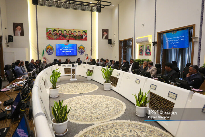 نشست هم‌اندیشی مدیریت شهری و اعضای شورای شهرهای اصفهان و کرمان