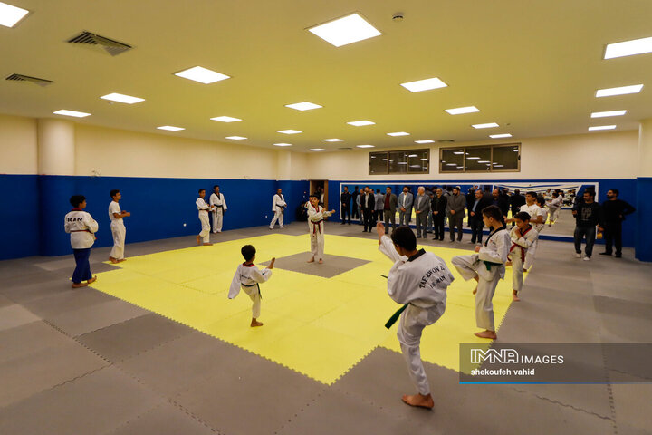 آیین بهره‌برداری از پروژه‌های منطقه ۱۳ شهرداری اصفهان