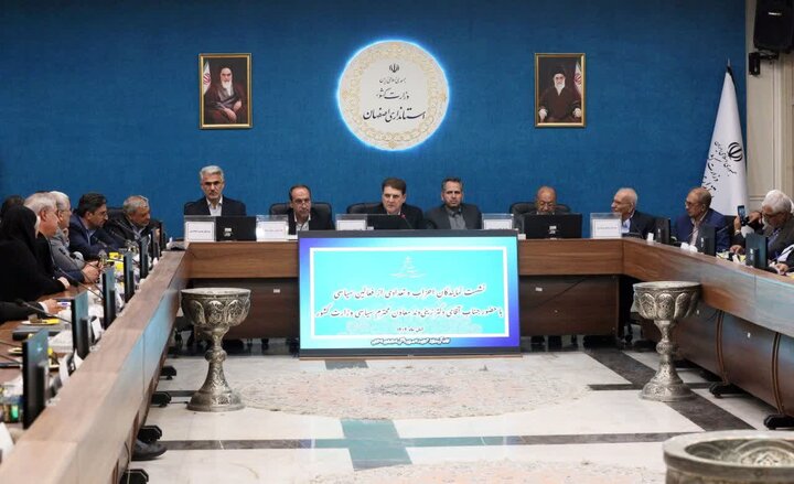 معاون سیاسی وزیر کشور: استاندار اصفهان فردی فعال و غیرسیاسی است