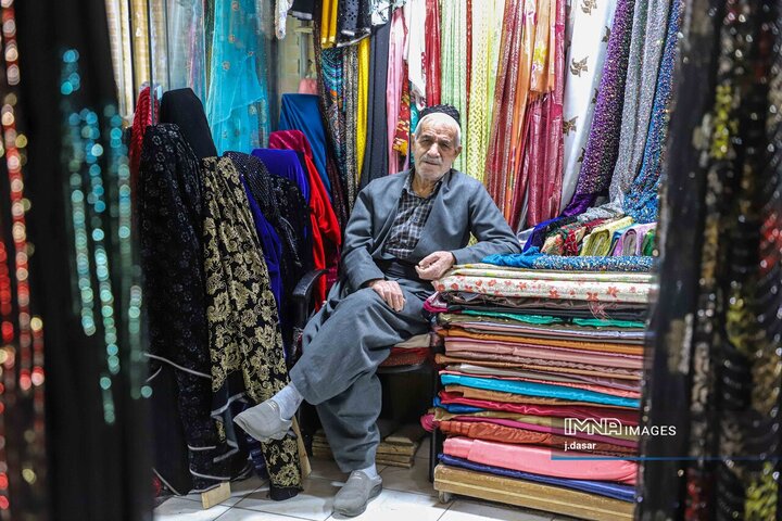 لباس کردی؛ رنگ، اصالت و هنر در دل سنندج