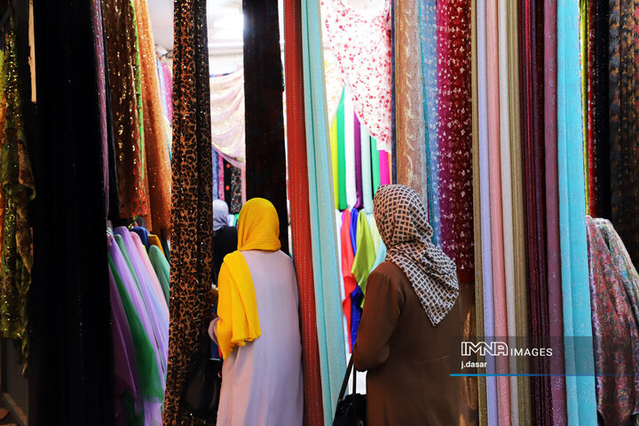 لباس کردی؛ رنگ، اصالت و هنر در دل سنندج