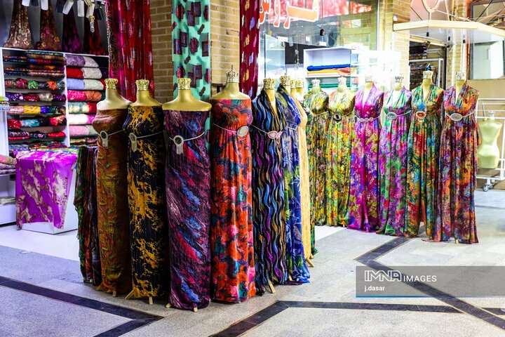 لباس کردی؛ رنگ، اصالت و هنر در دل سنندج