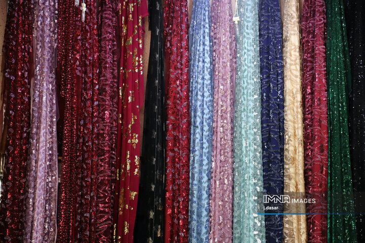 لباس کردی؛ رنگ، اصالت و هنر در دل سنندج