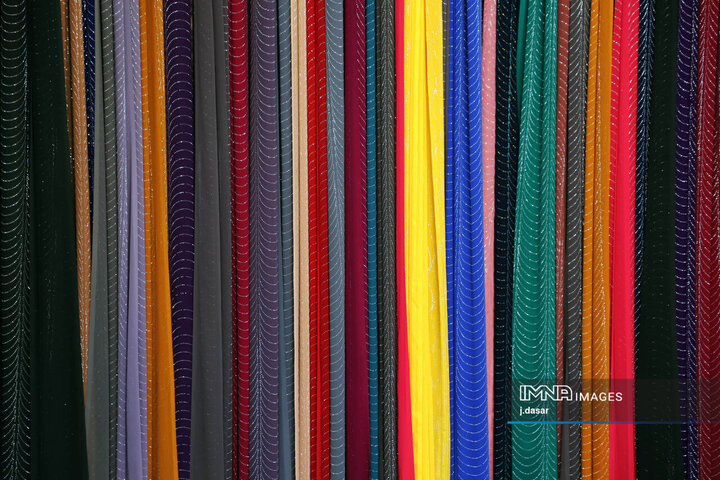 لباس کردی؛ رنگ، اصالت و هنر در دل سنندج